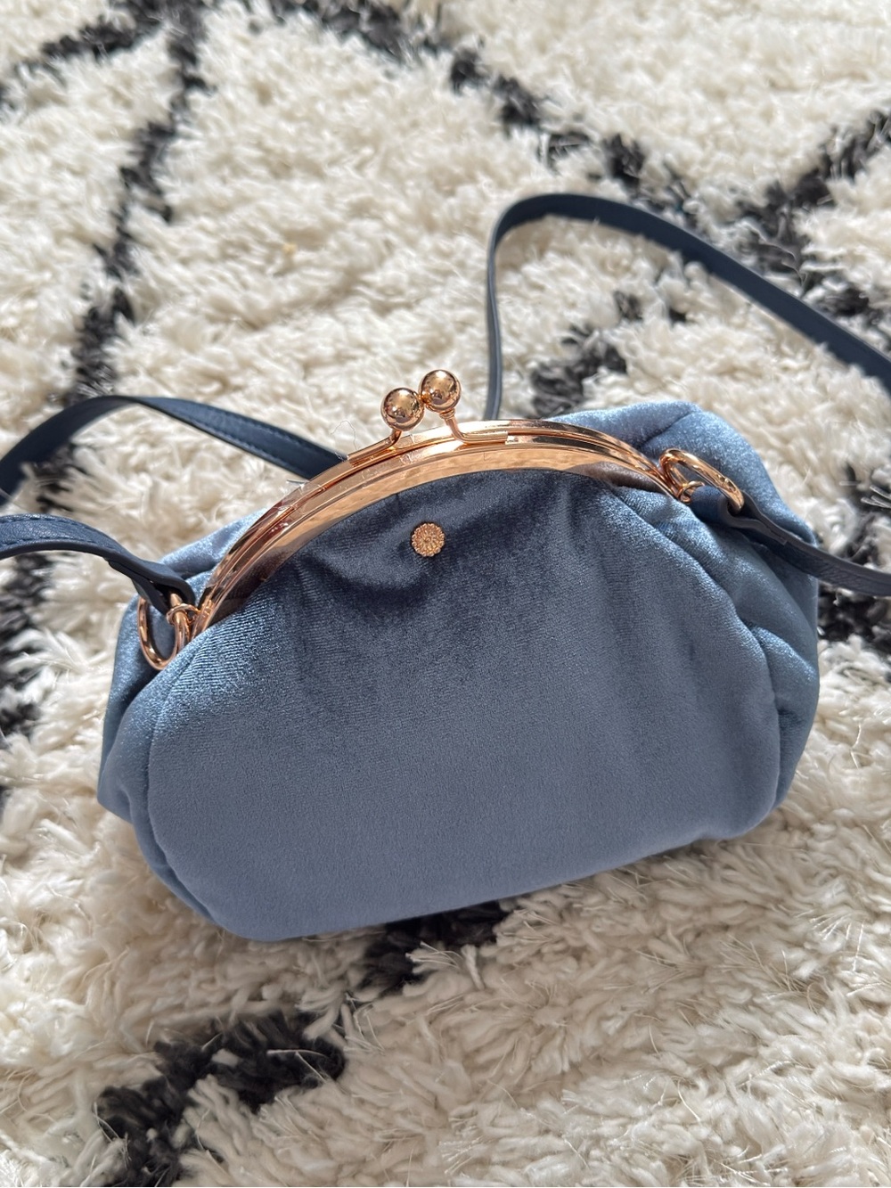 LC Lauren Conrad Violetta Blue Velvet‎ Kiss Lock Crossbody Bag Rose Gold Tone